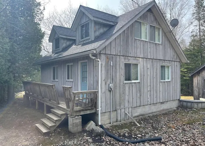 Rustic Cabin W Games Near Lake And National Park