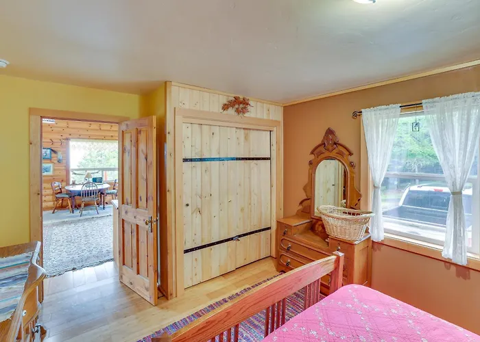 Pet-Friendly Cabin On 10 Acres In Joseph: Private!