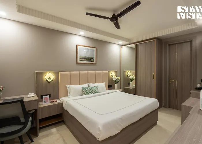 Stayvista Residences Near Cyber City Hub - Apartments With Gym & Workstation