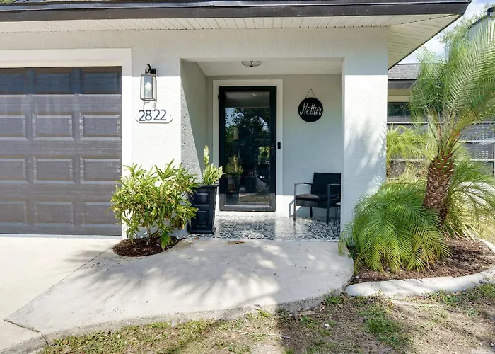 Work & Unwind In North Port Fenced Yard Cozy Lounge