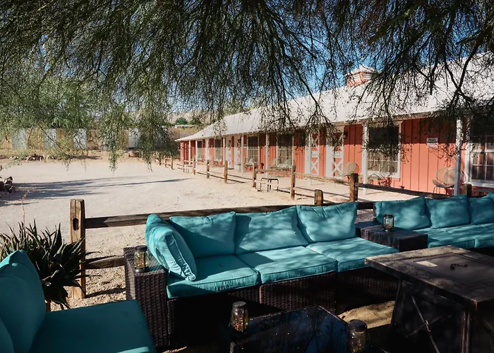 Room 8 - Downtown Joshua Tree Motel - Pet Friendly - Walk To Shops & Visitor Center, Minutes To Park Entrance