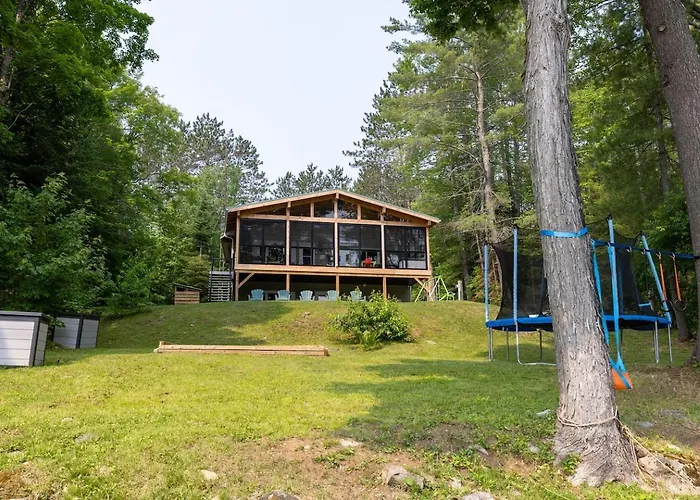 Muskoka Gem Lakefront Canoe & Kayaks