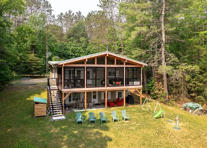 Muskoka Gem Lakefront Canoe & Kayaks