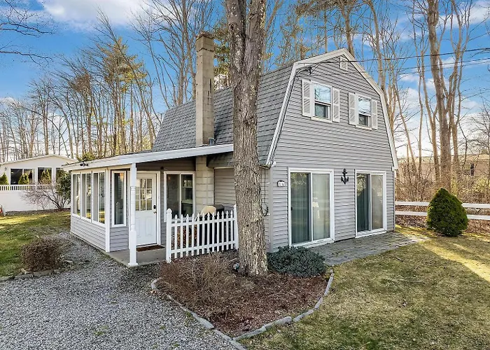 Sleeps 10, Approx 1 Mile To The Beach, Fully Renovated In 2025