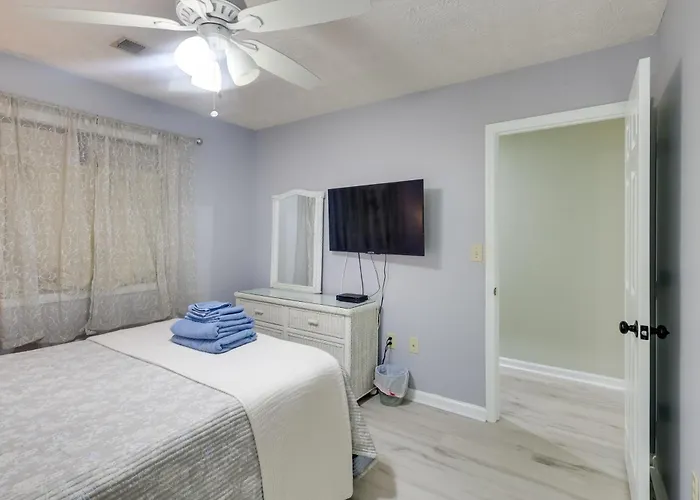 5 Mi To Cherry Grove Beach: Dog-Friendly Condo!