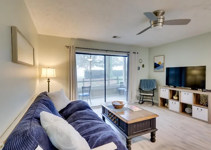 5 Mi To Cherry Grove Beach: Dog-Friendly Condo!