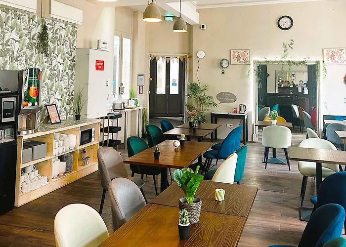 Auberge De Jeunesse Hi Avignon