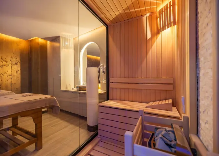 Qlusive Hotel