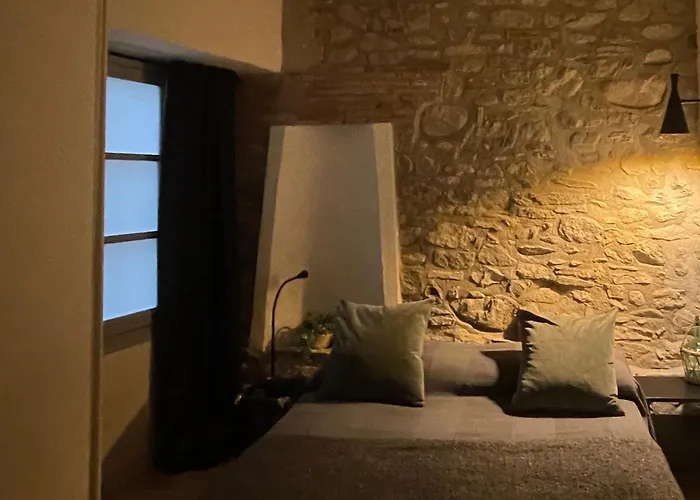 Apartamento colgante al río con vistas al puente
