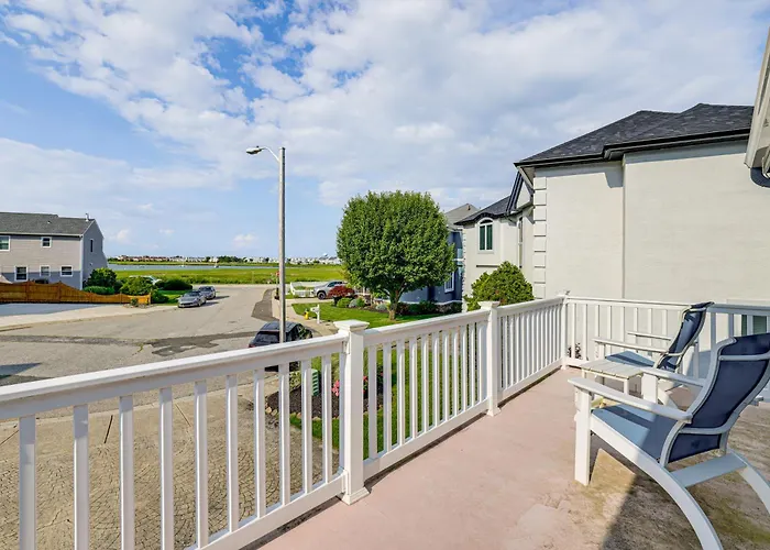 1 Block To Inlet Beach: Brigantine Family Home