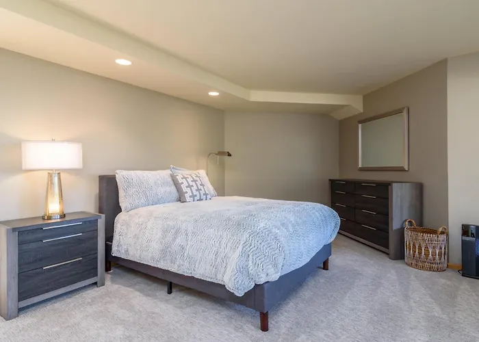 Riverview - Private Hot Tub - Sleeps 12