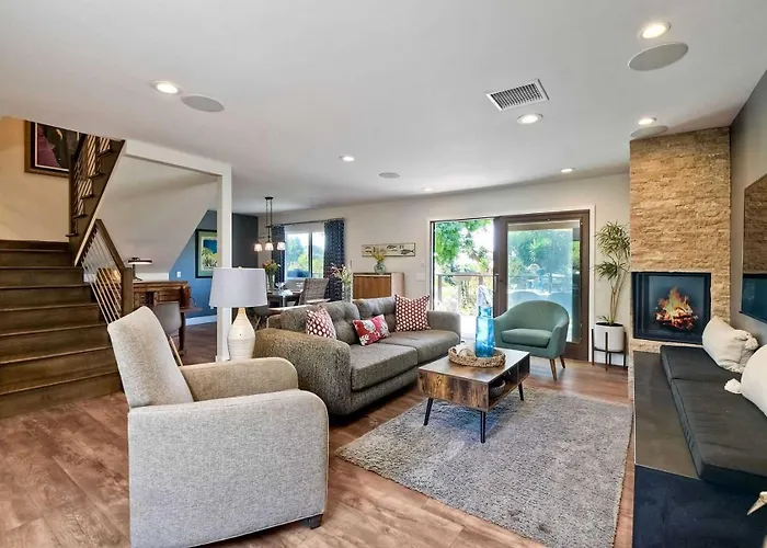 Fresh & Modern 3Br - Just Blocks From Beach