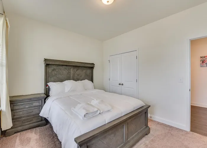 2 Mi To Historic Dtwn Belmont: Family Gem W/ Patio