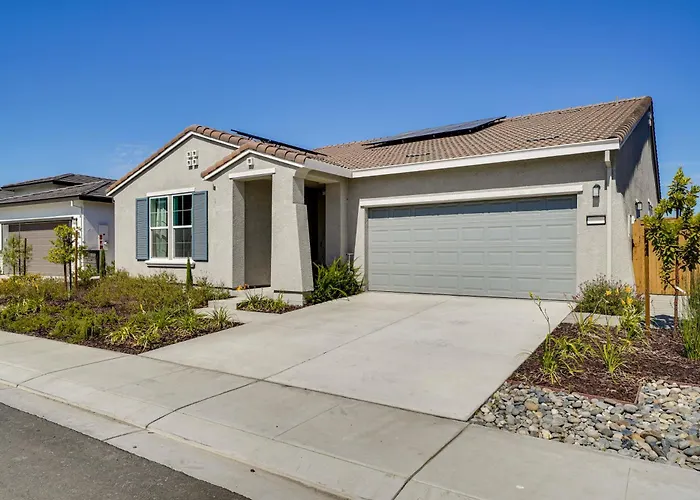 4 Mi To San Joaquin River: Manteca Home W/ Patio!
