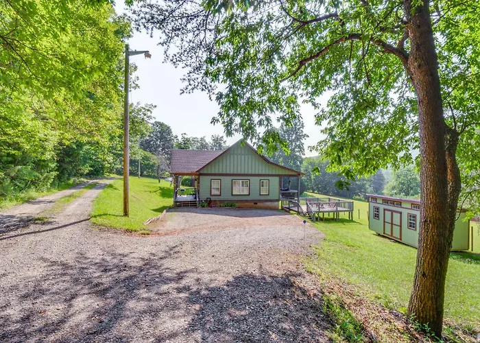 Hiawassee Cabin Near Lake Chatuge + At Trailheads