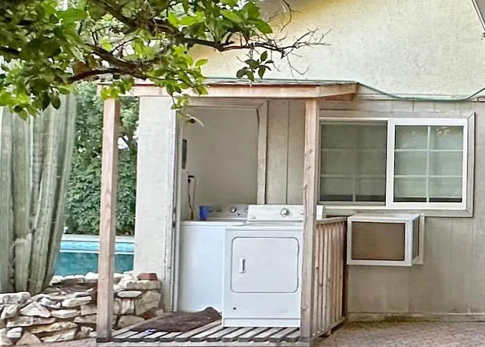 Relaxed And Cozy Poolside Studio - Lou2 - Bur