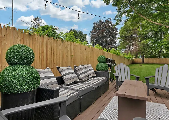 Charming Family Saratoga Home Walk To Track & Downtown