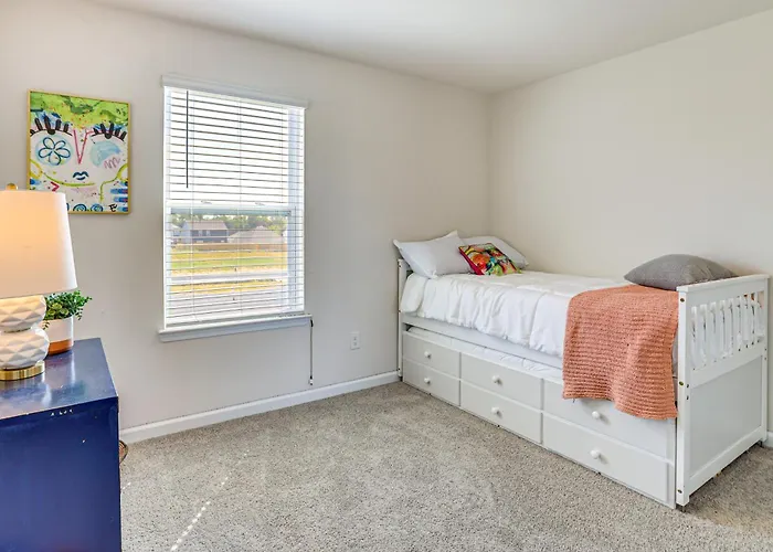 Pool Access, 2 Mi To Main St: Fountain Inn Home!