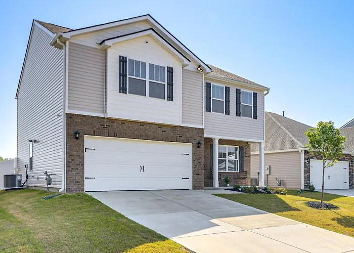 Pool Access, 2 Mi To Main St: Fountain Inn Home!