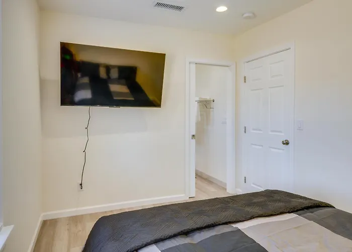 Walk To Dtwn Tehachapi: Updated Getaway W/ Yard!