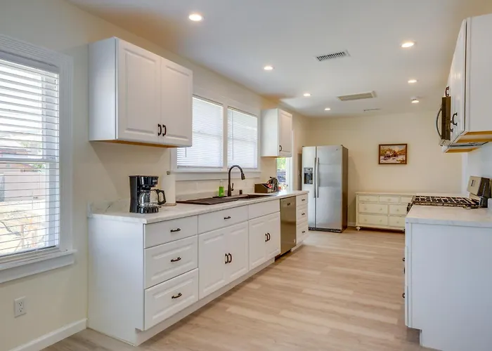 Walk To Dtwn Tehachapi: Updated Getaway W/ Yard!