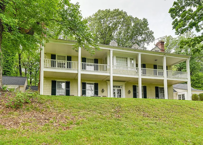 16 Mi To Baltimore: Spacious Home In Owings Mills!