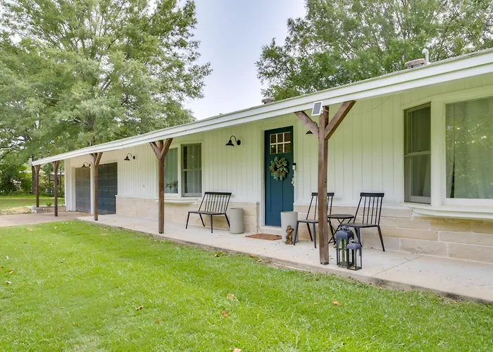 7 Mi To Tennessee River: Home W/ Patio In Florence