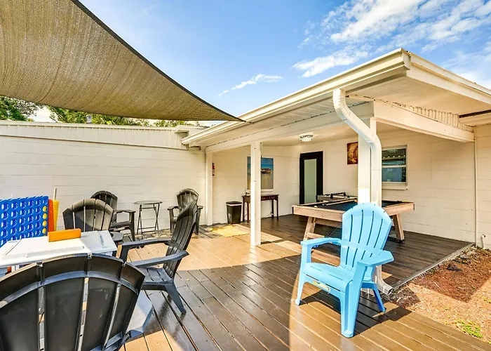 Breezy Lutz Home W/ Patio: Perfect For Long Stays
