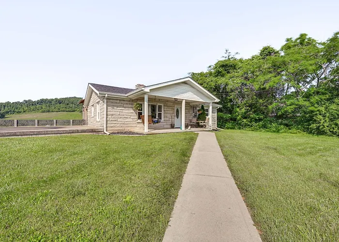 Near Dtwn Somerset: Tranquil Getaway W/ Fire Pit