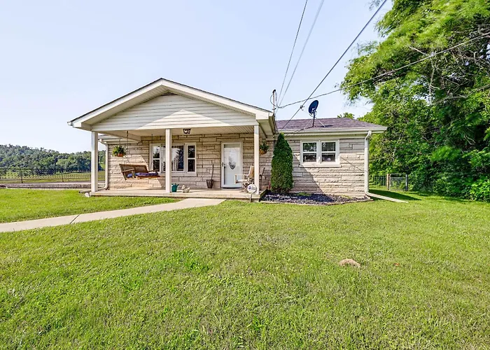 Near Dtwn Somerset: Tranquil Getaway W/ Fire Pit