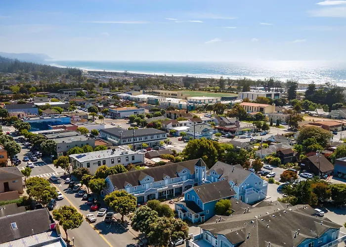 Montara Penthouse Elevated Comfort Above Downtown Half Moon Bay