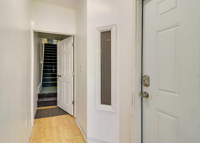 Walk To Main St Stroudsburg! Pocono Townhome