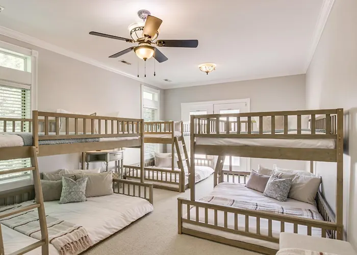Dock & Home Theater: Pet-Friendly Lake Wylie Home