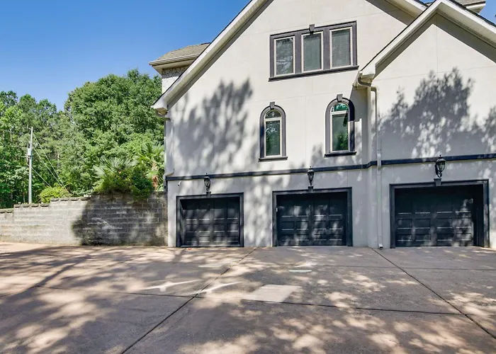 Dock & Home Theater: Pet-Friendly Lake Wylie Home