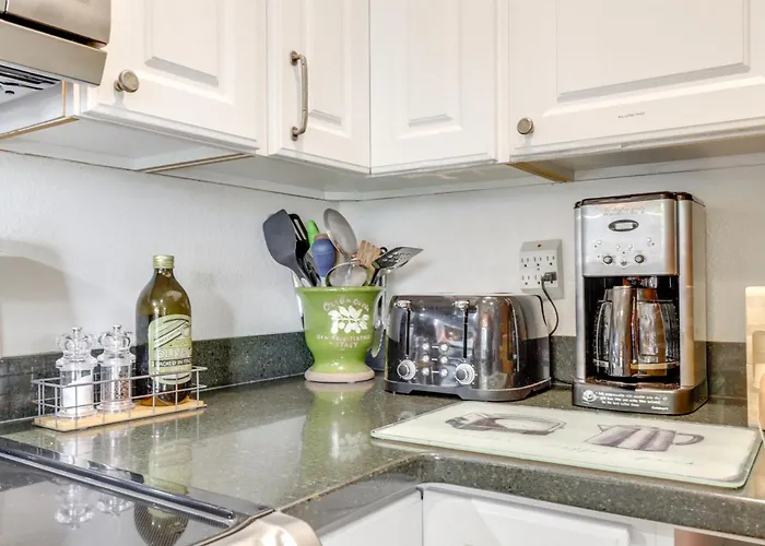 Private Patio & Workspace: Quiet Sonoma Condo!