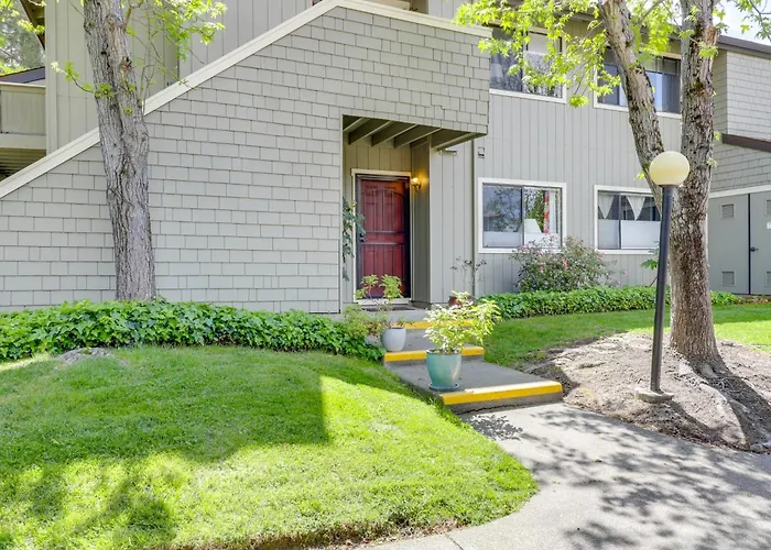 Private Patio & Workspace: Quiet Sonoma Condo!