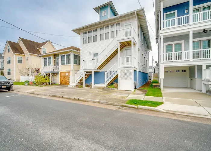 Walk To Ventnor Beach & Boardwalk: Coastal Gem