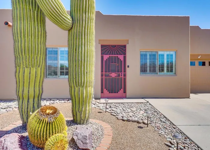 Hot Tub Access & Fire Pit: Green Valley Getaway!