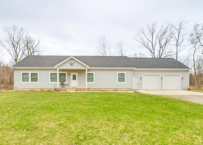 3 Mi To Dtwn: Family-Friendly Home In South Haven!