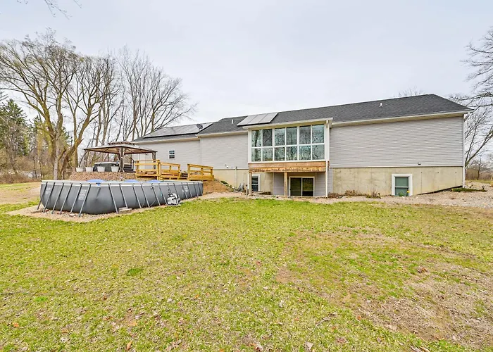 3 Mi To Dtwn: Family-Friendly Home In South Haven!