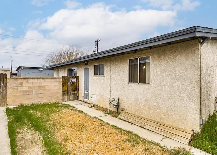Work, Play & Relax: Home W/ Yard In Lancaster!