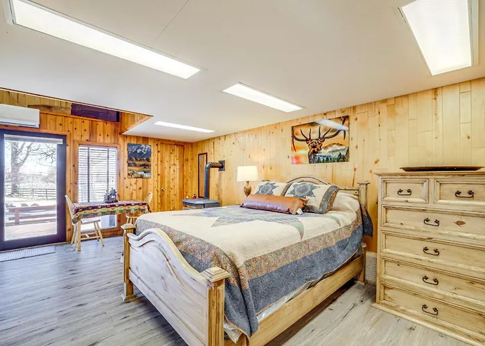 2 Mi To Main Street: Mtn-View Escape In Lander!