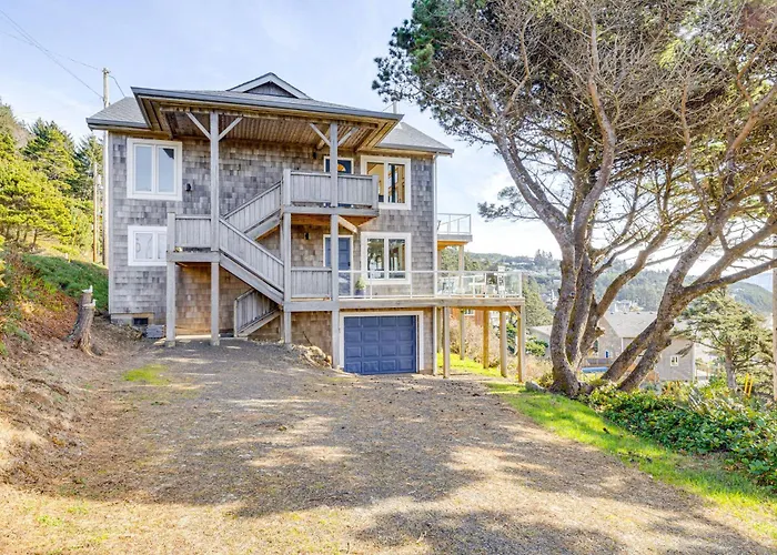 Oceanside Escape W/ Stunning Views: Walk To Beach!