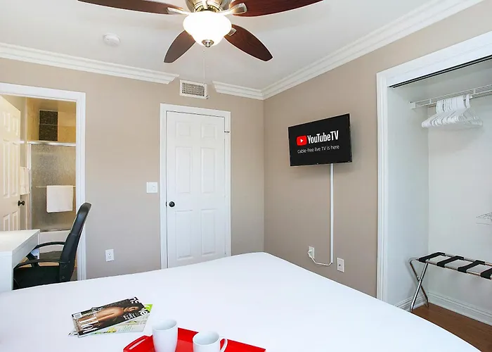 Multi-Level 2Br-Fast Wifi-Free Parking -Cm-1