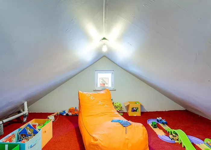 Walk To Crab Cove Beach: Alameda Home W/ Game Room