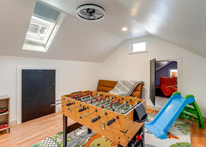 Walk To Crab Cove Beach: Alameda Home W/ Game Room