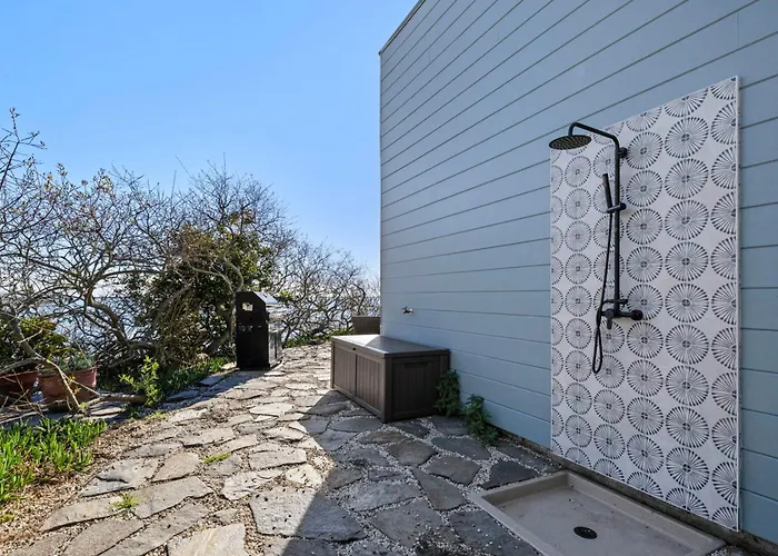 Experience The Pinnacle Of Coastal Living At Harbour House