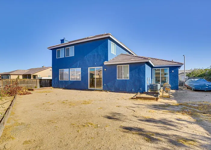 Pool Table & Charcoal Grill: Home In Victorville!