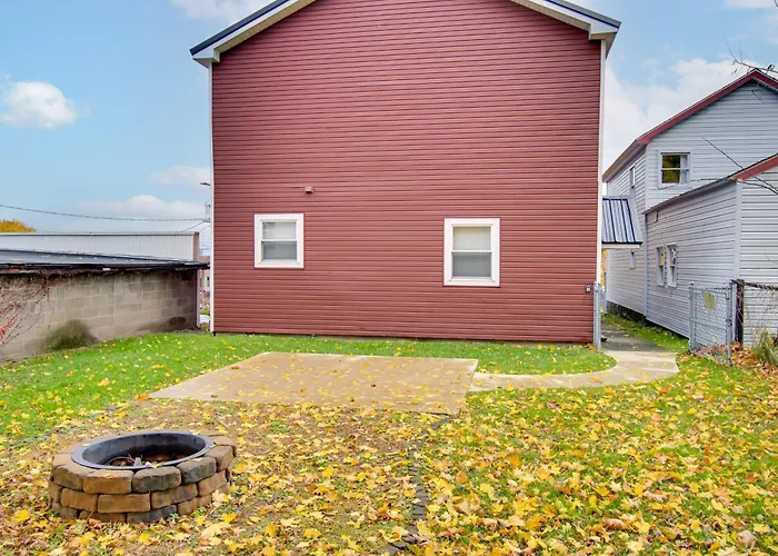 < 1 Mi To Lake Ontario: Oswego Group Retreat