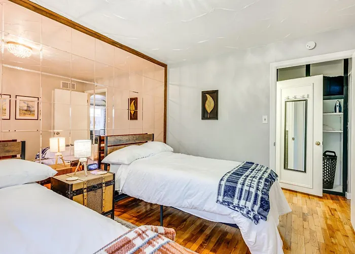 Pet-Friendly Flushing Getaway Near Downtown